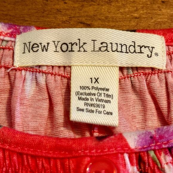 New York Laundry Women’s 1X (Plus Size) Red Floral Cold Shoulder Tunic Top A0083 - Picture 8 of 9